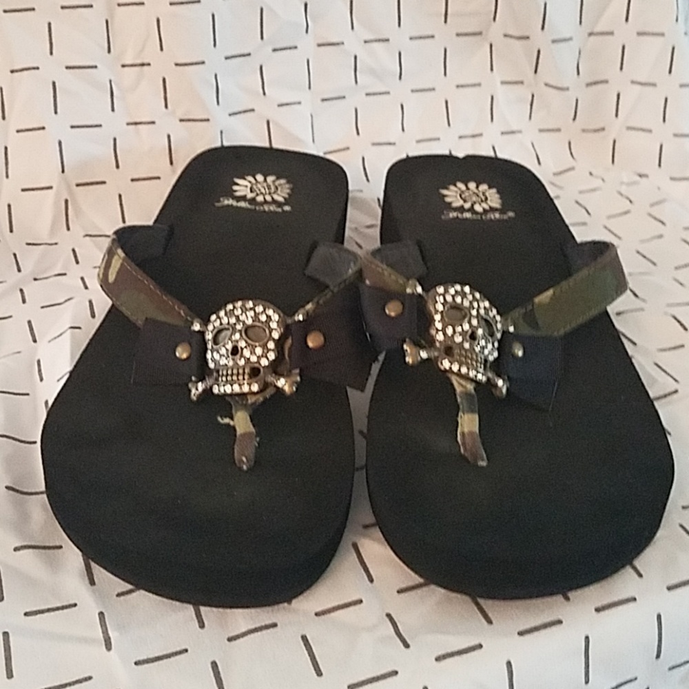 Yellow Box Camo Flops w/ Rhinestone Scull Sz. 6